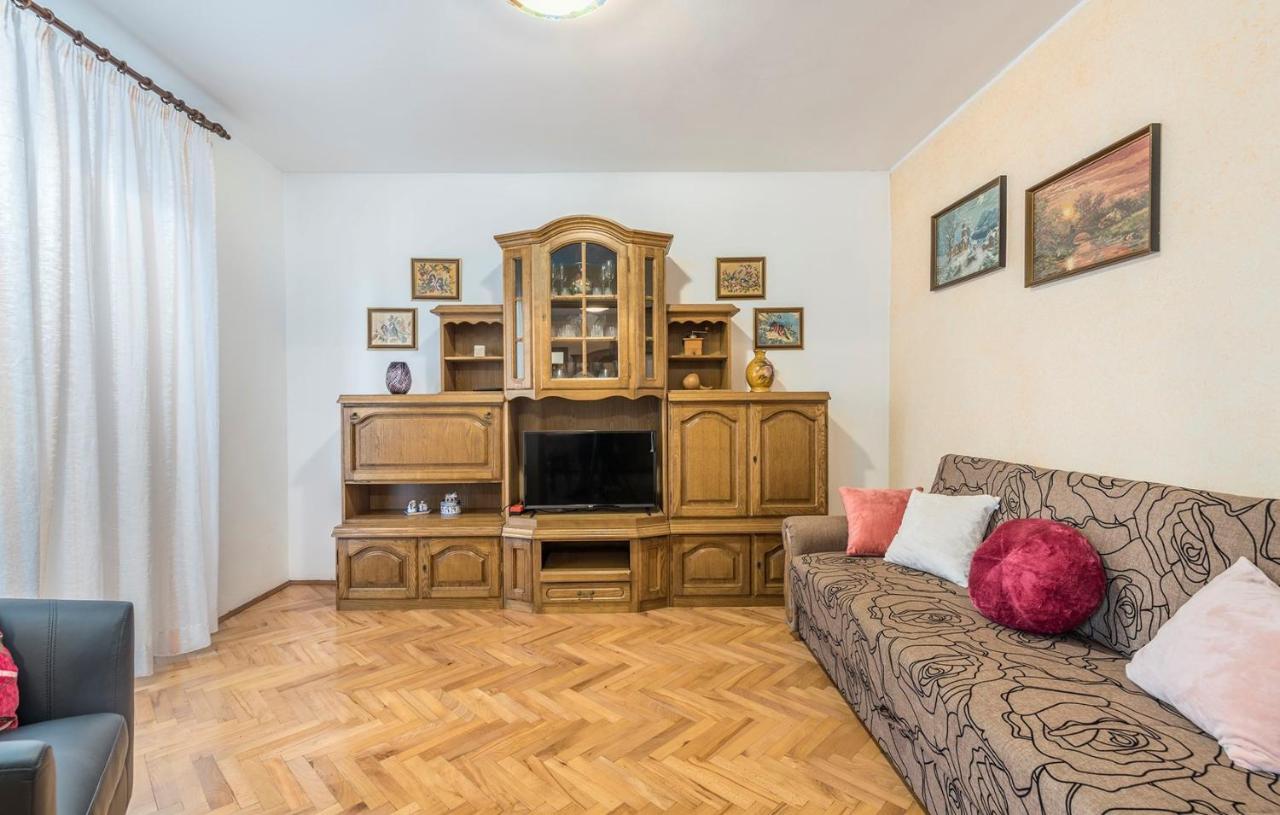Ferienhaus Zora With Whirlpool Sveti Lovreč Pazenatički Kültér fotó
