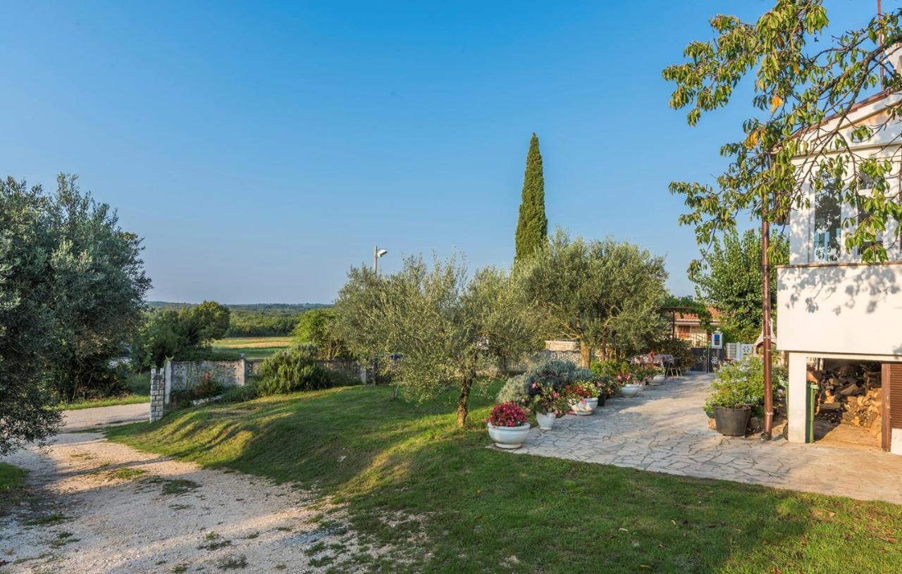 Ferienhaus Zora With Whirlpool Sveti Lovreč Pazenatički Kültér fotó